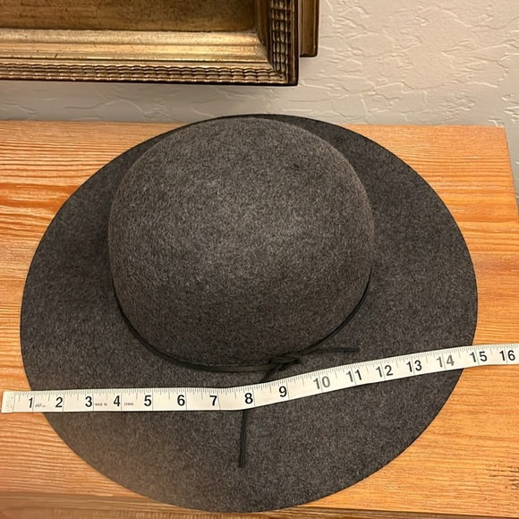 PHENIX Fedora Round Crown 100% Wool - Wide Brim -Grey -Boho Chic Hat - OS - Picture 9 of 9